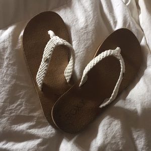 Roxy quicksilver flip flops